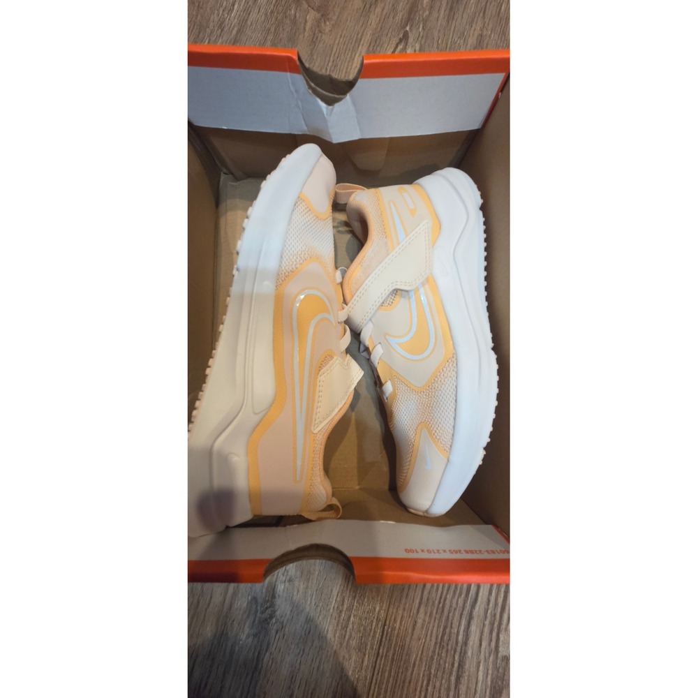 Nike Cosmic Runner Kids Size 2Y Guava Ice In New Condition‎ HM4400-800